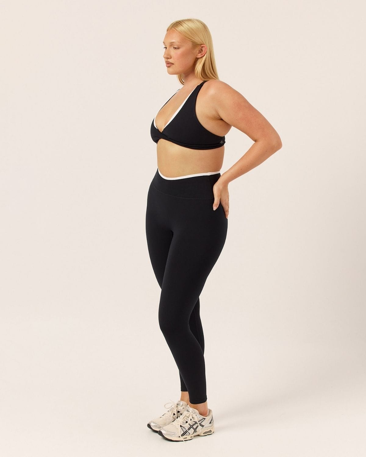Serenity Dip Leggings | Black Two Tone