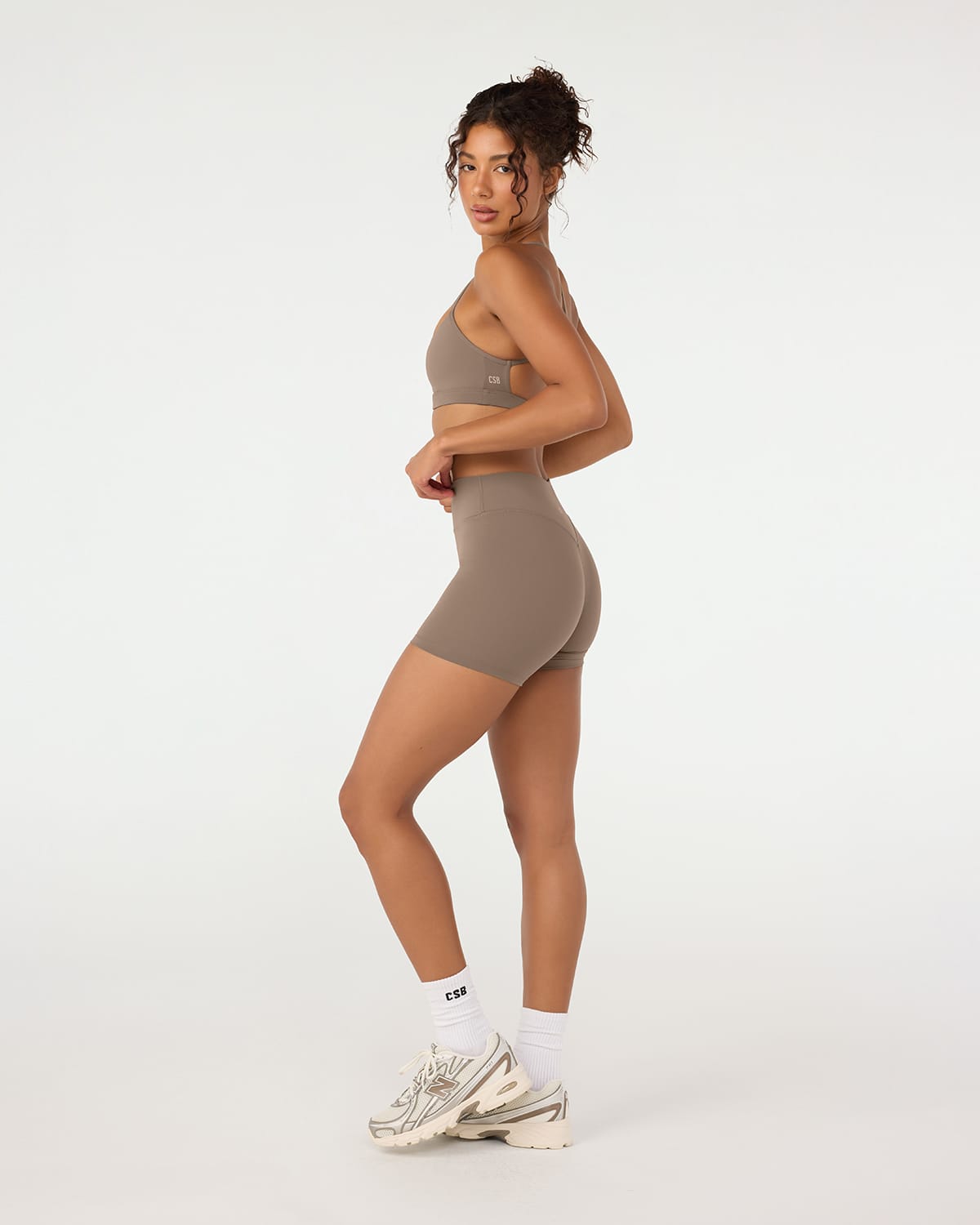 Fade Invisible Scrunch Shorts 4" | Mocha