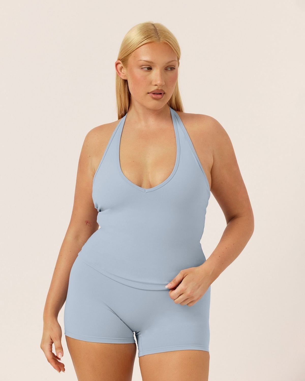Form Invisible Scrunch Shorts 4" | Dusty Blue