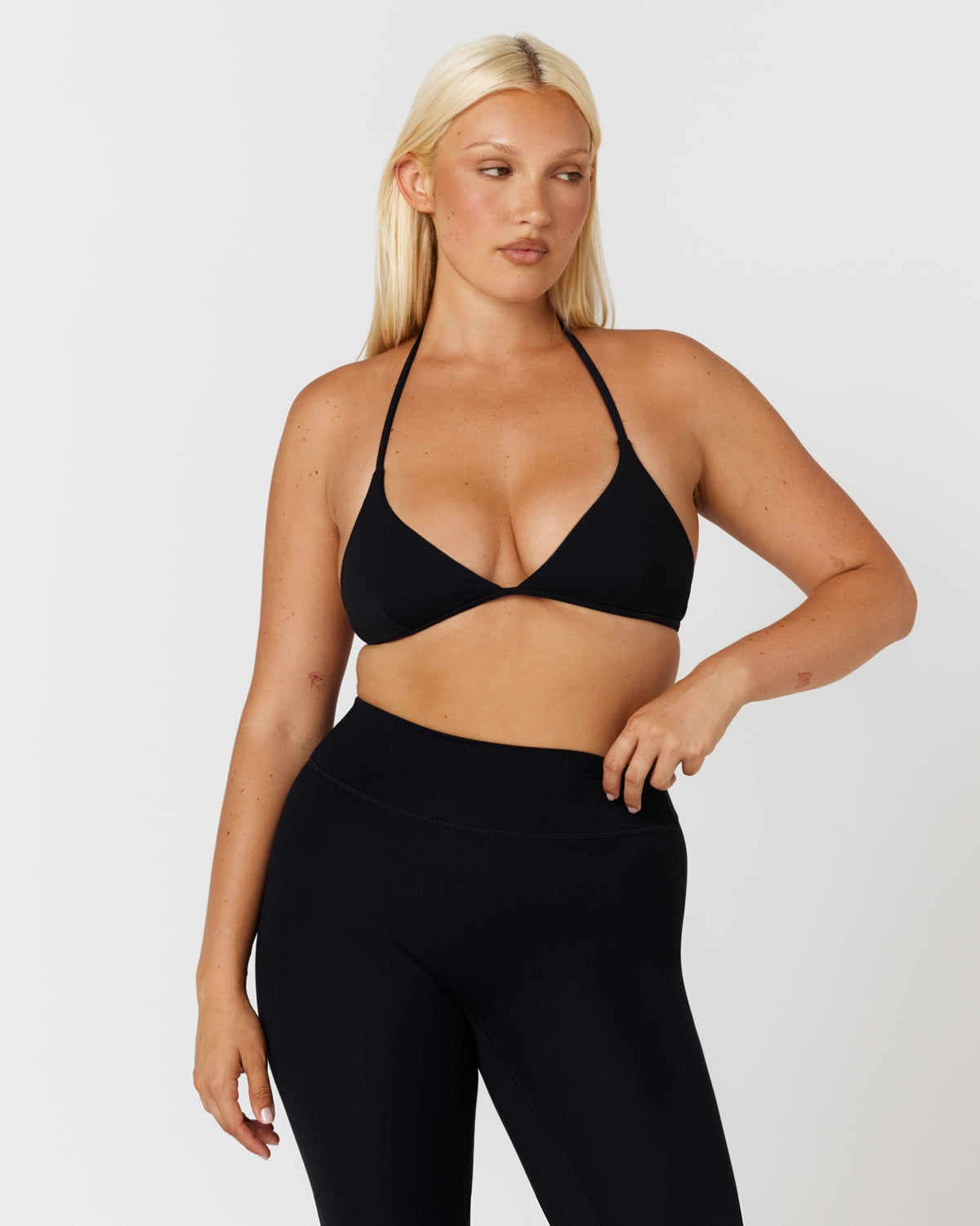 Form Micro Halter V Crop | Black