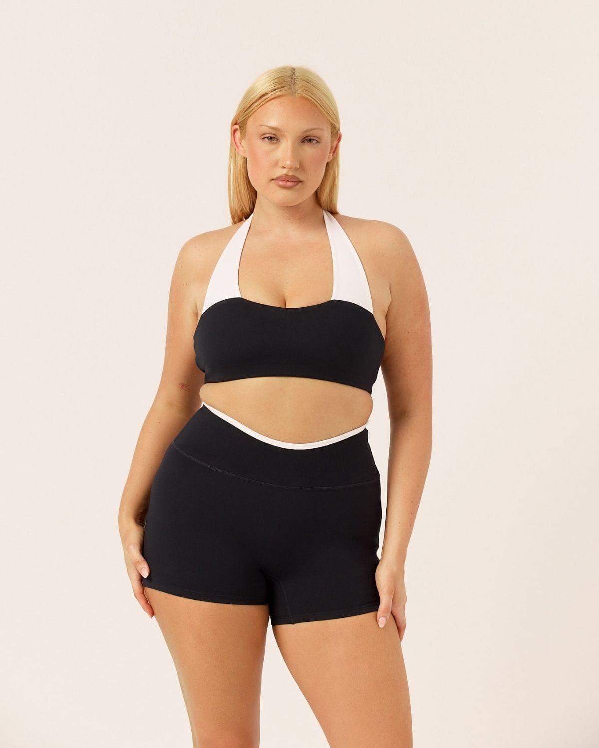 Serenity Dip Shorts 4" | Black Two Tone