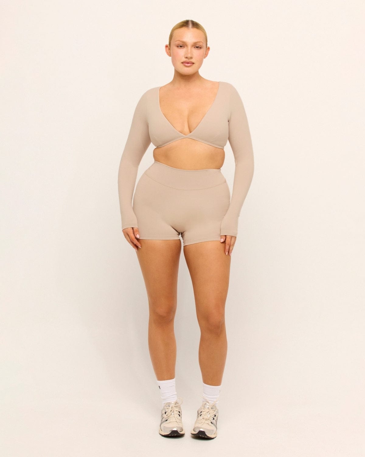Form Invisible Scrunch Shorts 4" | Fawn