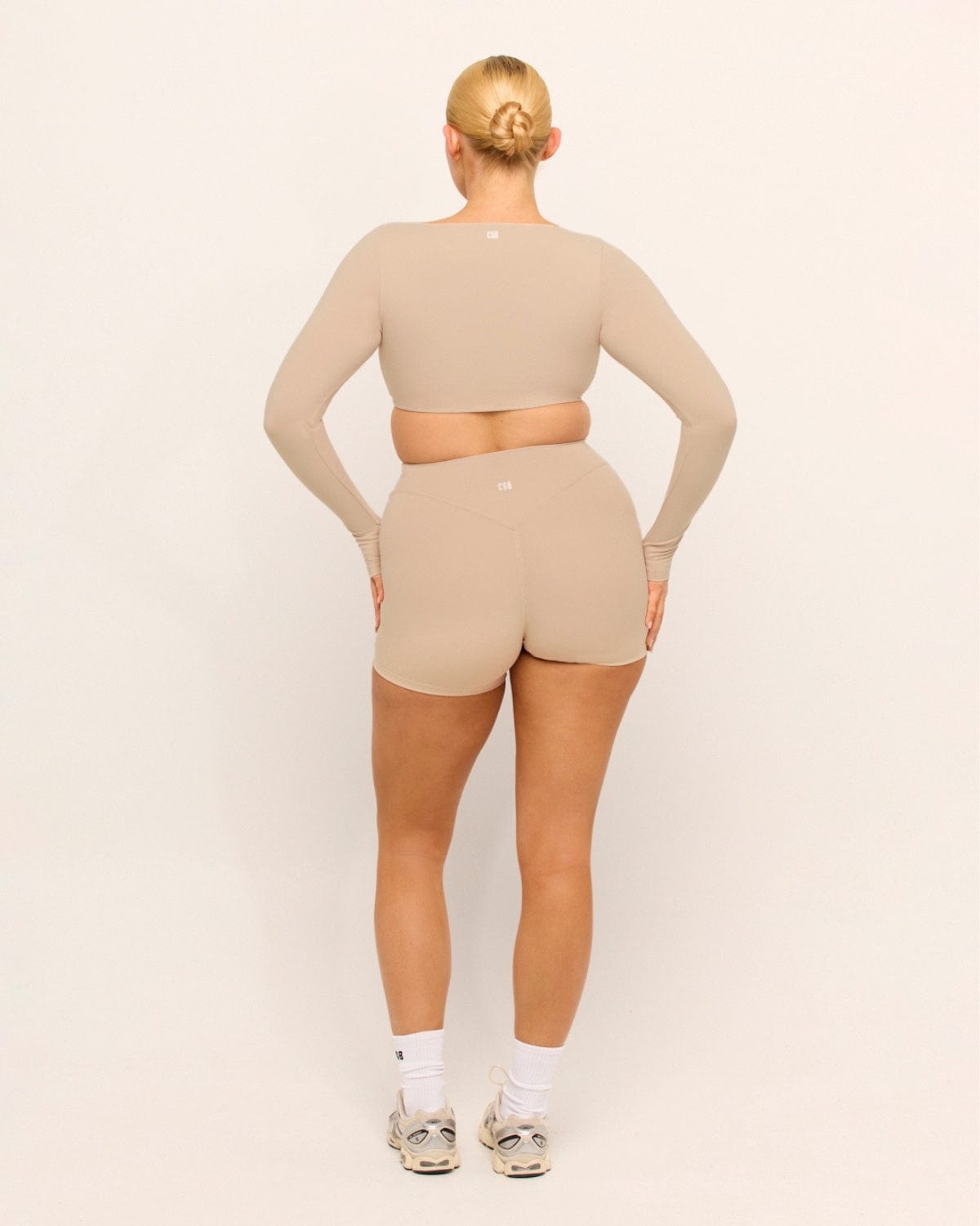 Form Invisible Scrunch Shorts 4" | Fawn
